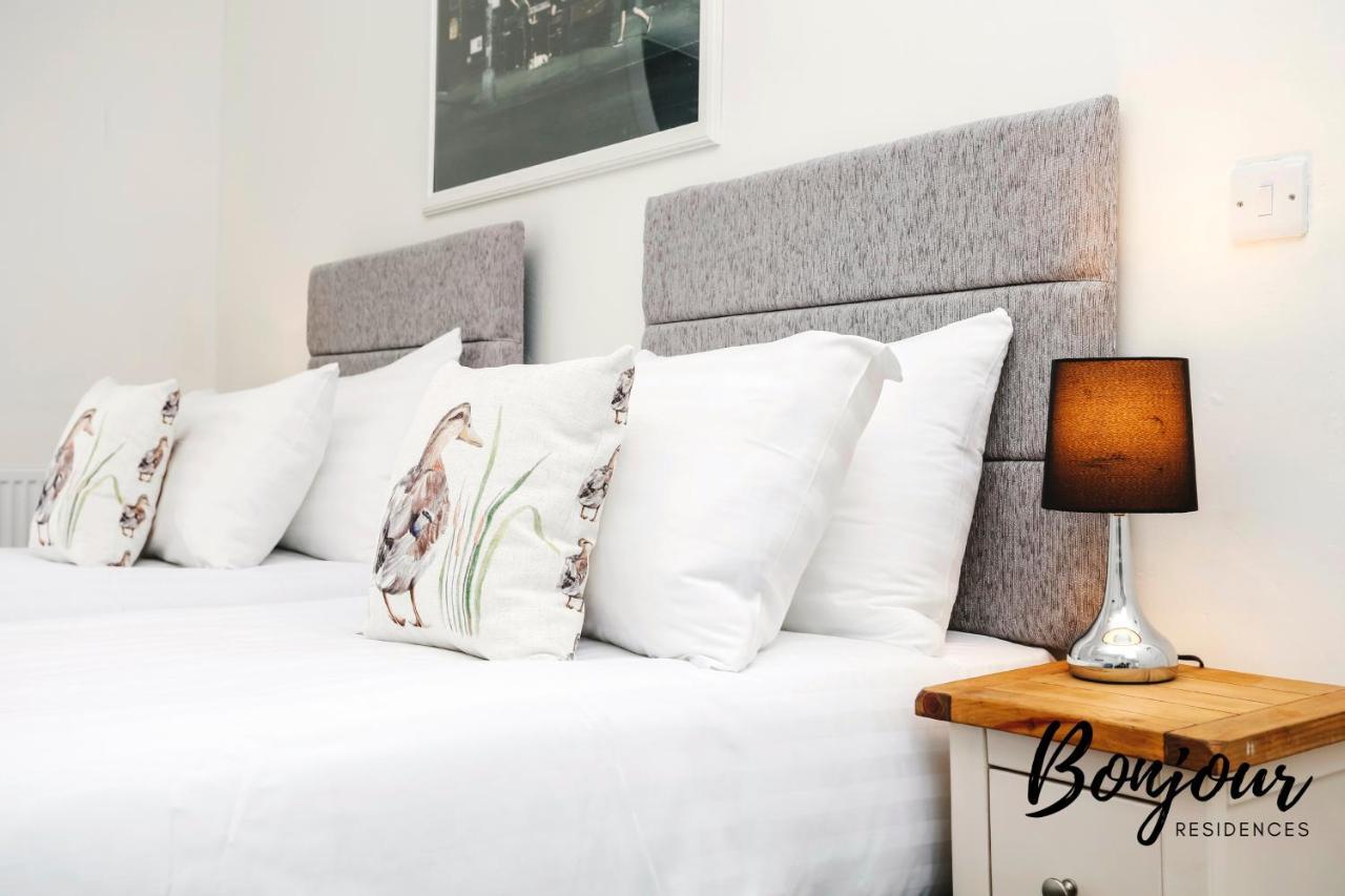 Bright New Town 2br-1ba, 1 Min To George St By Bonjour Residences * EDI